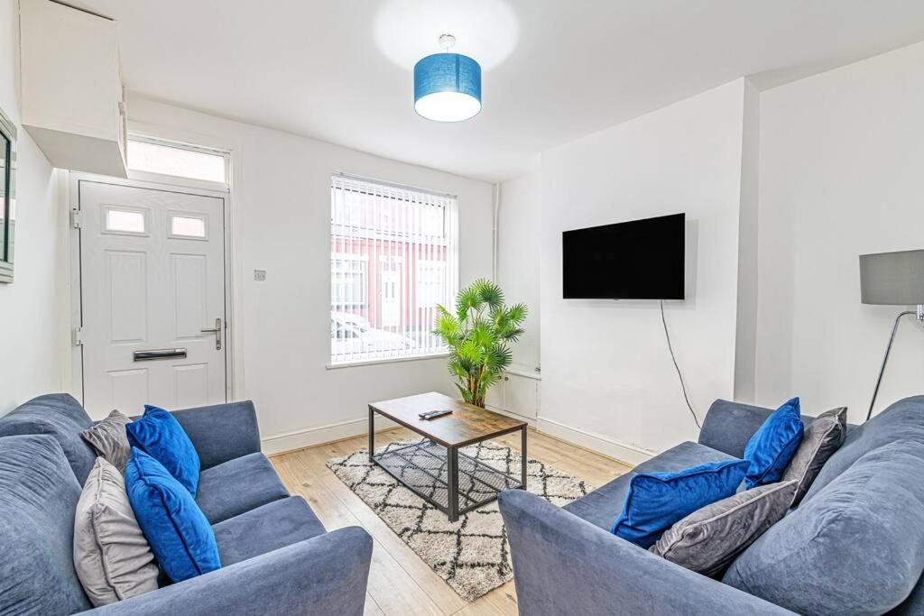Serviced 2 Bedroom House Holiday home Liverpool